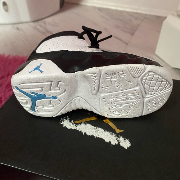 Sneakers - Picture 3 of 3